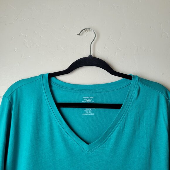 Member's Mark Essential V-neck Tee - Picture 2 of 7